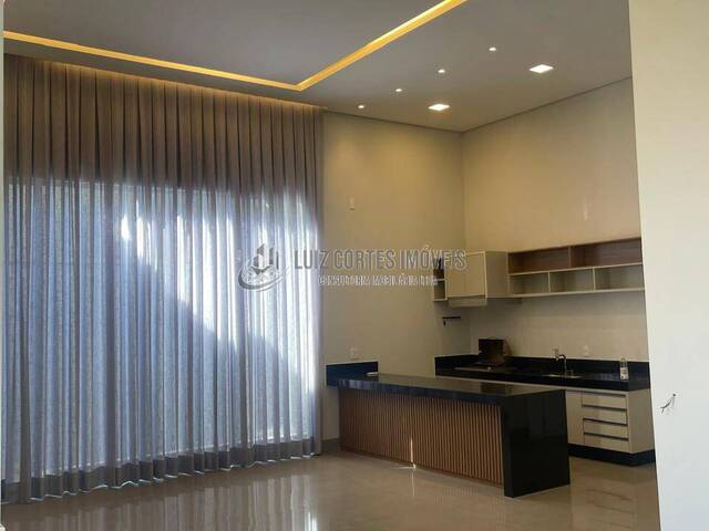 Casa para Venda em Uberlândia - 5