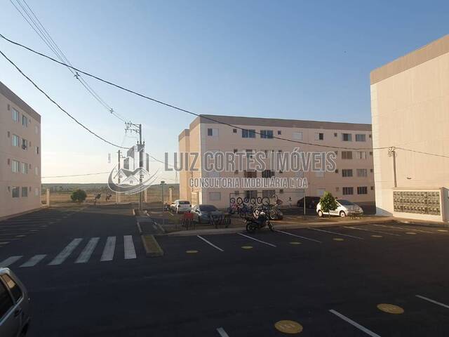 #713 - Apartamento para Venda em Uberlândia - MG - 3