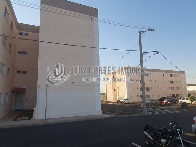 Apartamento para Venda em Uberlândia - 5
