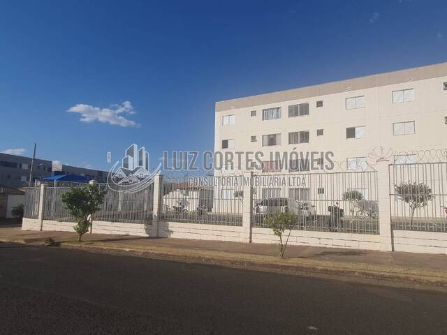 Apartamento para Venda em Uberlândia - 5