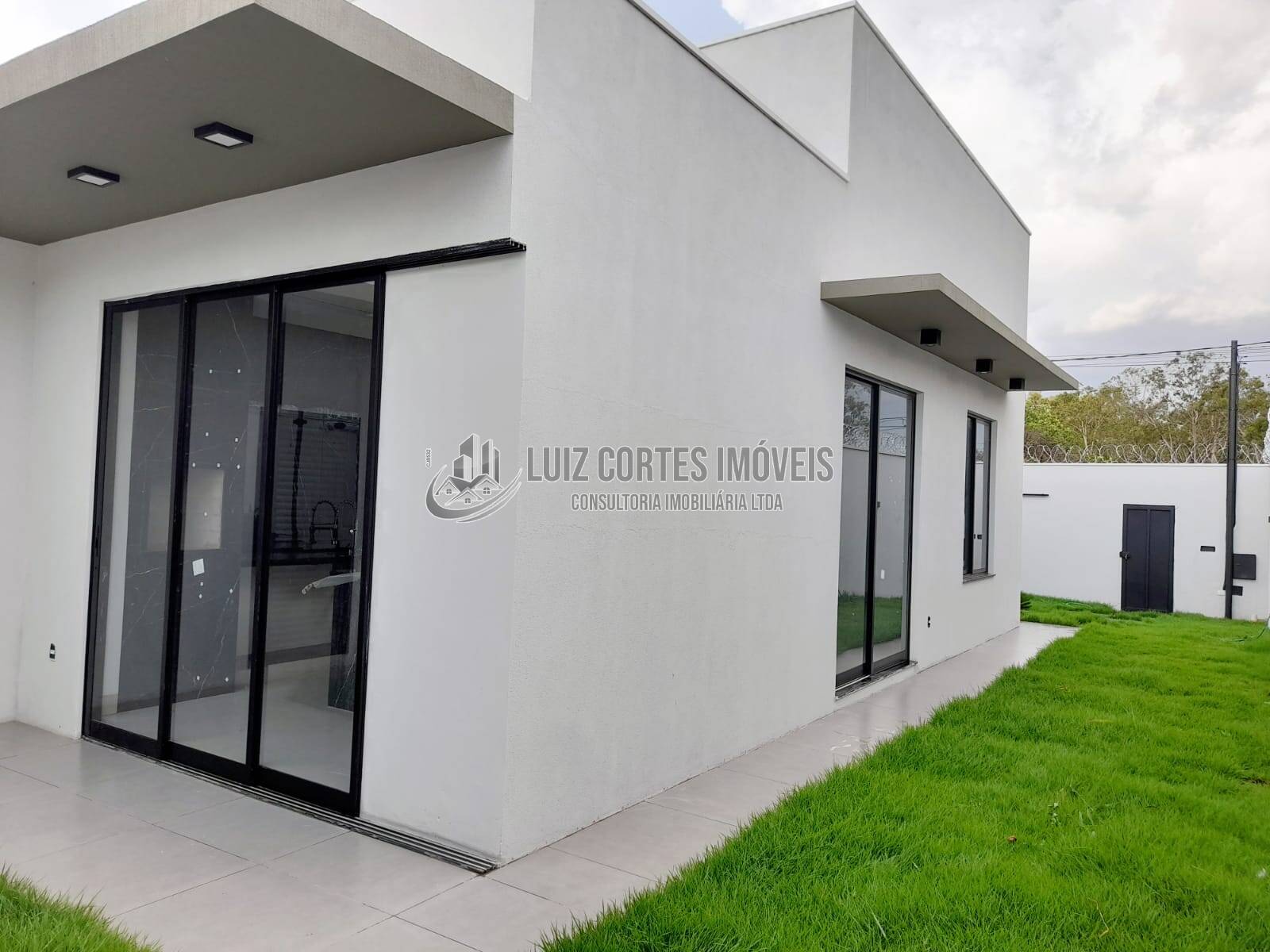 Casa à venda com 3 quartos, 275m² - Foto 2